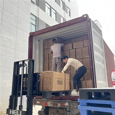 해외 고객을 위해 가죽 남성용 장갑 배송이 성공적으로 완료되었습니다.